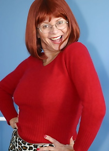 seks görüntüleri Sıcak olgun kızıl saçlı Bayan Abigail içinde, stockings , lingerie 